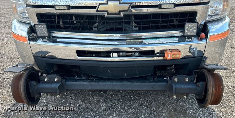 image for item EG0893 2010 Chevrolet Silverado 3500HD Ext. Cab utility bed pickup truck