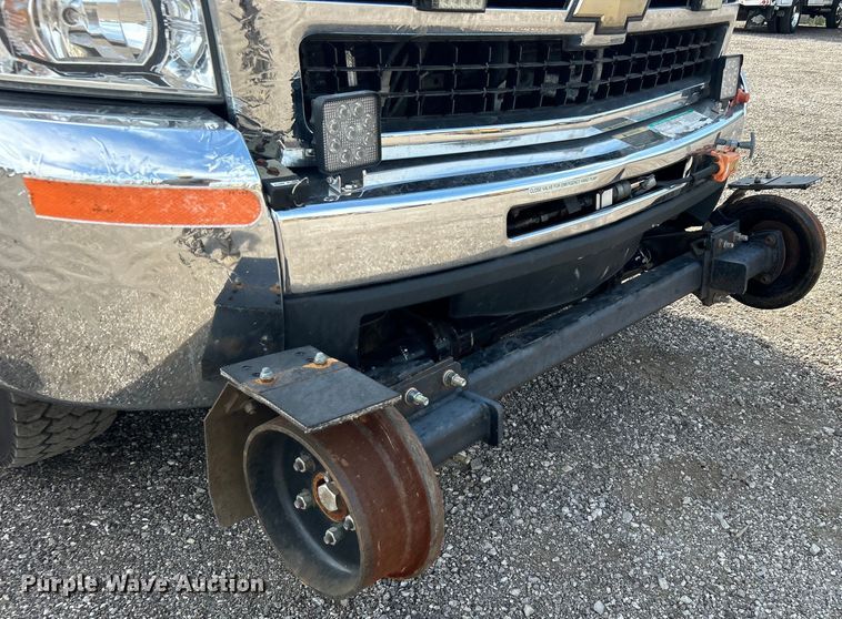 image for item EG0893 2010 Chevrolet Silverado 3500HD Ext. Cab utility bed pickup truck