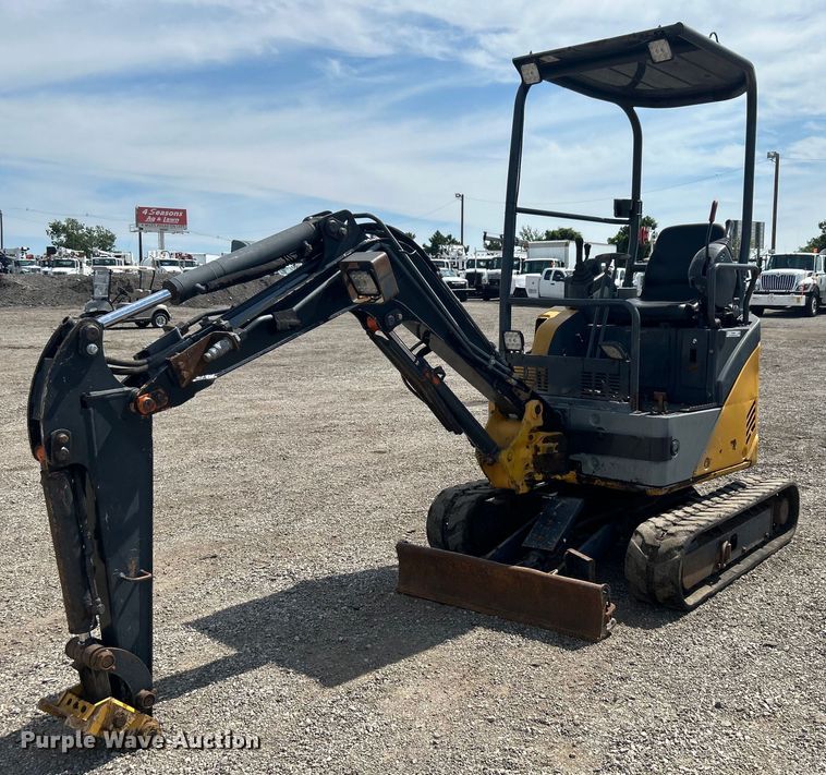 image for item EG0895 John Deere 17D mini excavator