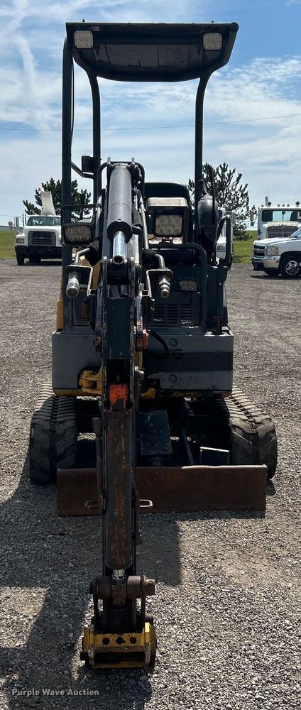 image for item EG0895 John Deere 17D mini excavator