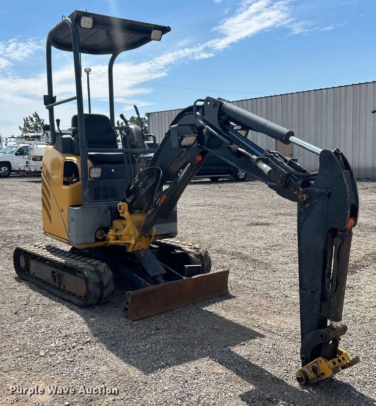 image for item EG0895 John Deere 17D mini excavator