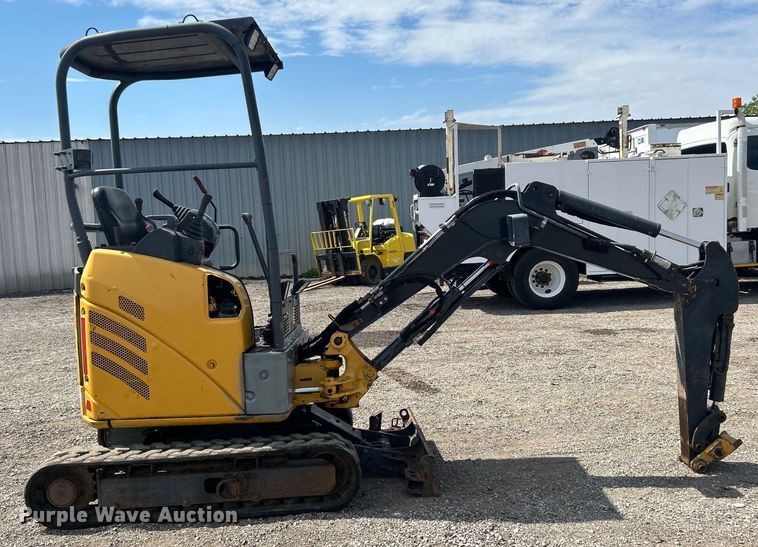 image for item EG0895 John Deere 17D mini excavator