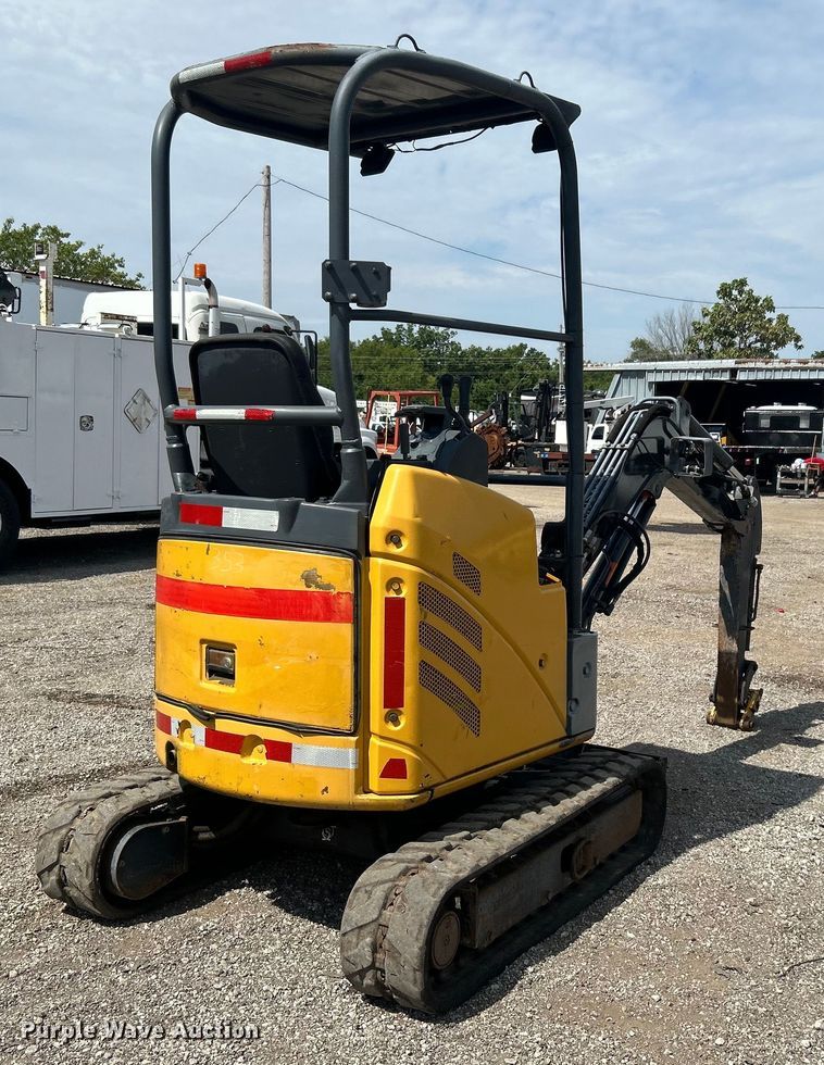 image for item EG0895 John Deere 17D mini excavator