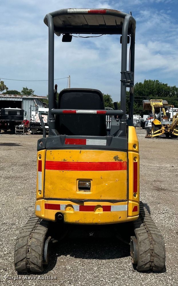 image for item EG0895 John Deere 17D mini excavator