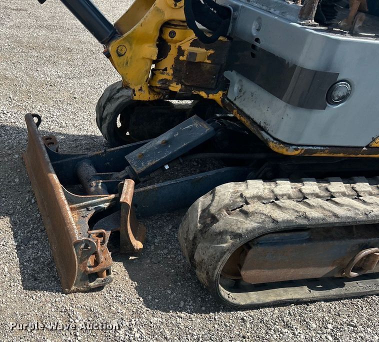 image for item EG0895 John Deere 17D mini excavator