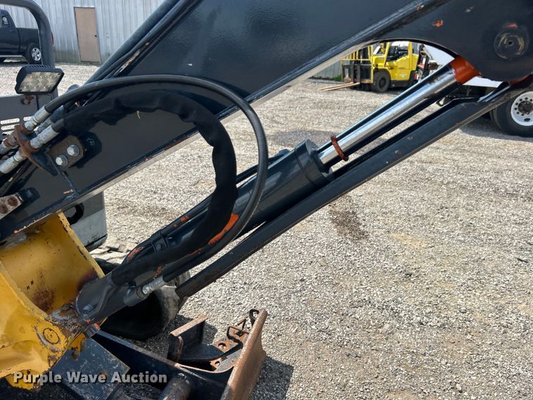 image for item EG0895 John Deere 17D mini excavator