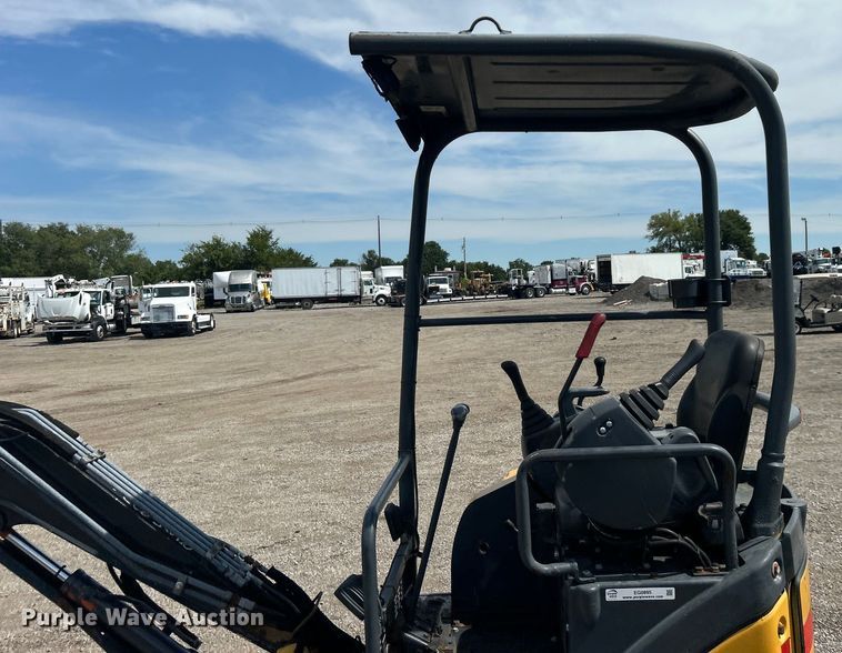 image for item EG0895 John Deere 17D mini excavator