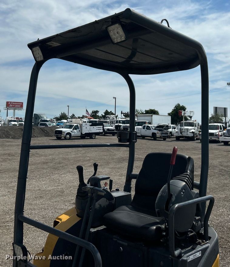 image for item EG0895 John Deere 17D mini excavator