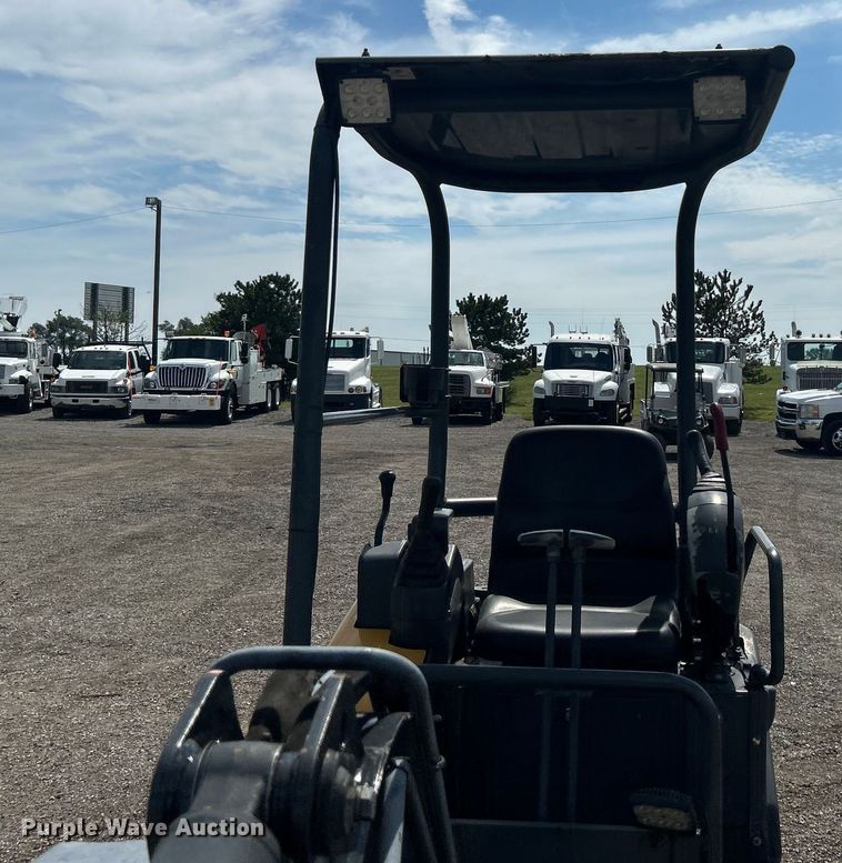 image for item EG0895 John Deere 17D mini excavator