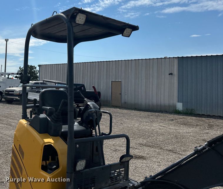 image for item EG0895 John Deere 17D mini excavator