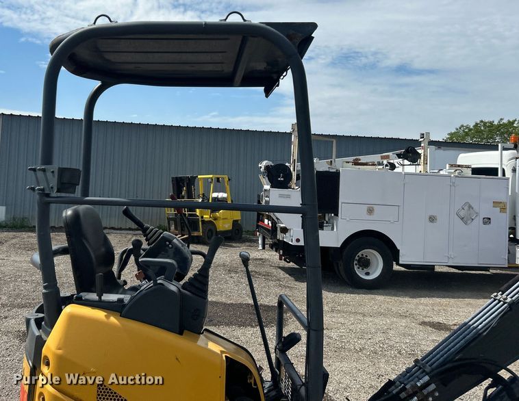 image for item EG0895 John Deere 17D mini excavator