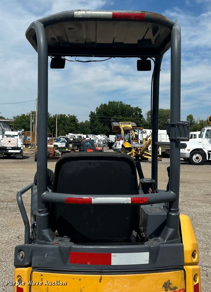 image for item EG0895 John Deere 17D mini excavator