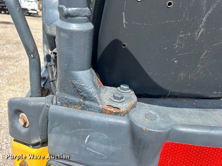 image for item EG0895 John Deere 17D mini excavator