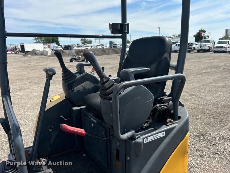 image for item EG0895 John Deere 17D mini excavator