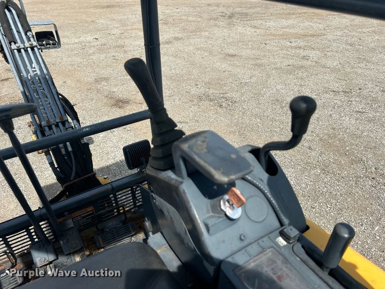 image for item EG0895 John Deere 17D mini excavator