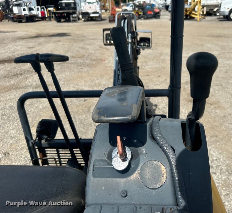 image for item EG0895 John Deere 17D mini excavator