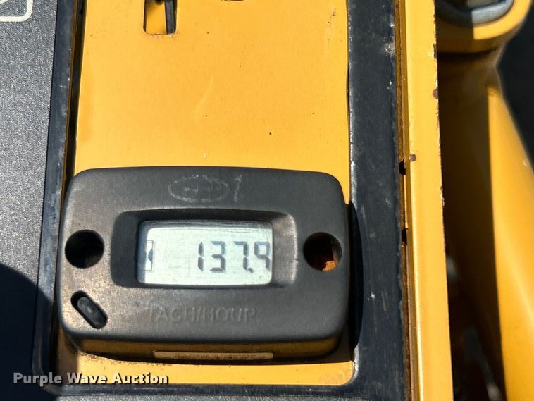 image for item EG0899 2017 Vermeer  RTX130 trencher