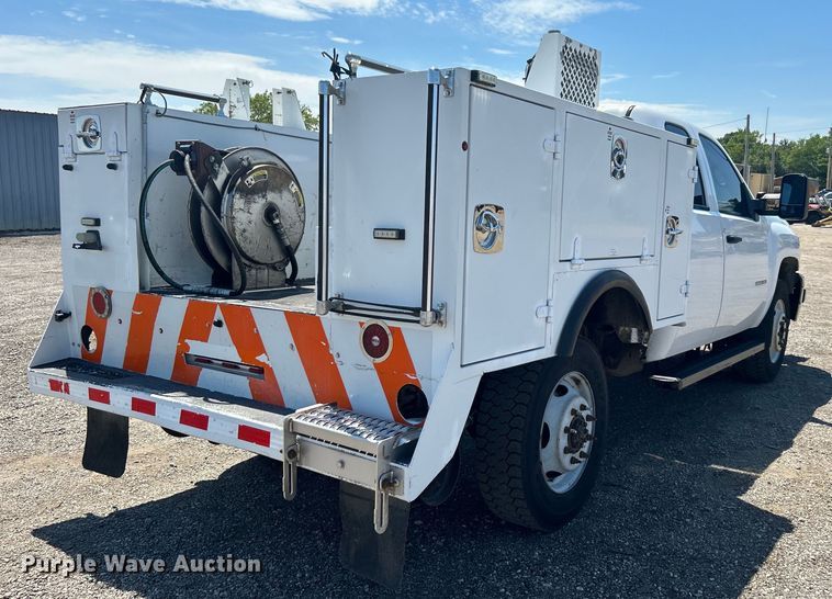 image for item EG0902 2013 Chevrolet  Silverado 2500HD Ext. Cab utility bed pickup truck