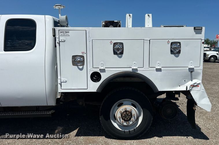 image for item EG0902 2013 Chevrolet  Silverado 2500HD Ext. Cab utility bed pickup truck