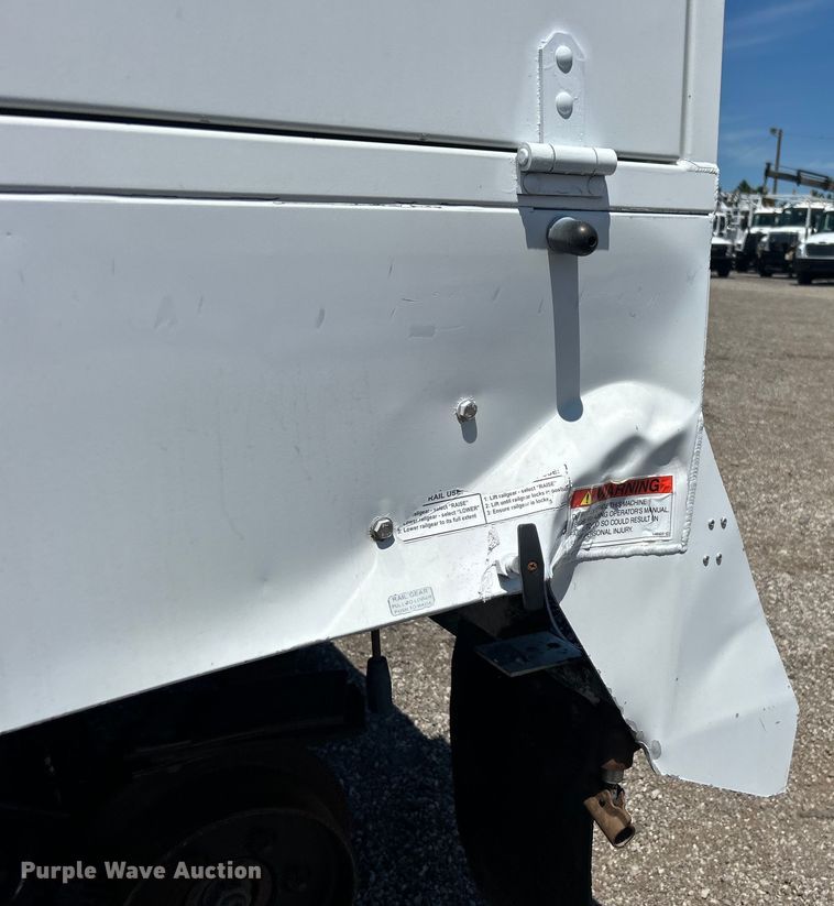 image for item EG0902 2013 Chevrolet  Silverado 2500HD Ext. Cab utility bed pickup truck