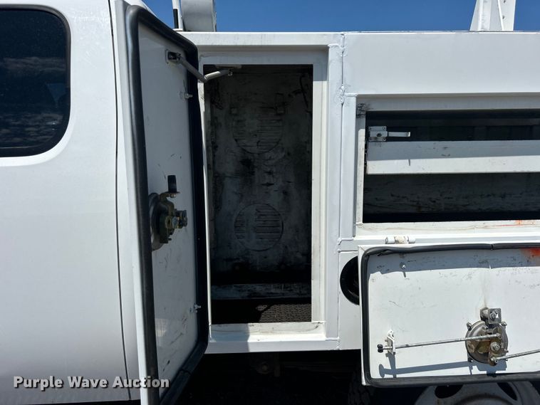 image for item EG0902 2013 Chevrolet  Silverado 2500HD Ext. Cab utility bed pickup truck