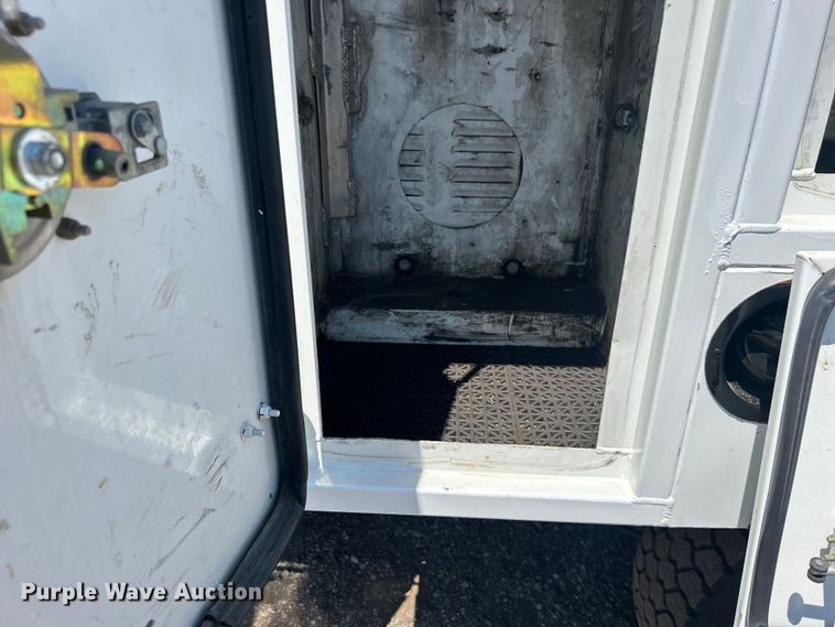 image for item EG0902 2013 Chevrolet  Silverado 2500HD Ext. Cab utility bed pickup truck