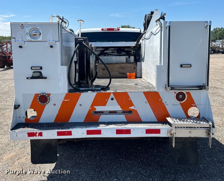 image for item EG0902 2013 Chevrolet  Silverado 2500HD Ext. Cab utility bed pickup truck