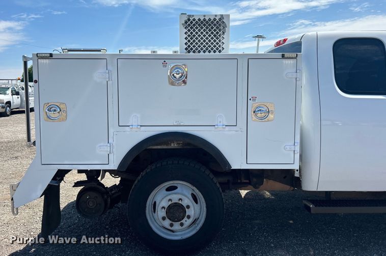 image for item EG0902 2013 Chevrolet  Silverado 2500HD Ext. Cab utility bed pickup truck