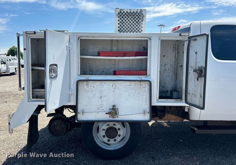 image for item EG0902 2013 Chevrolet  Silverado 2500HD Ext. Cab utility bed pickup truck