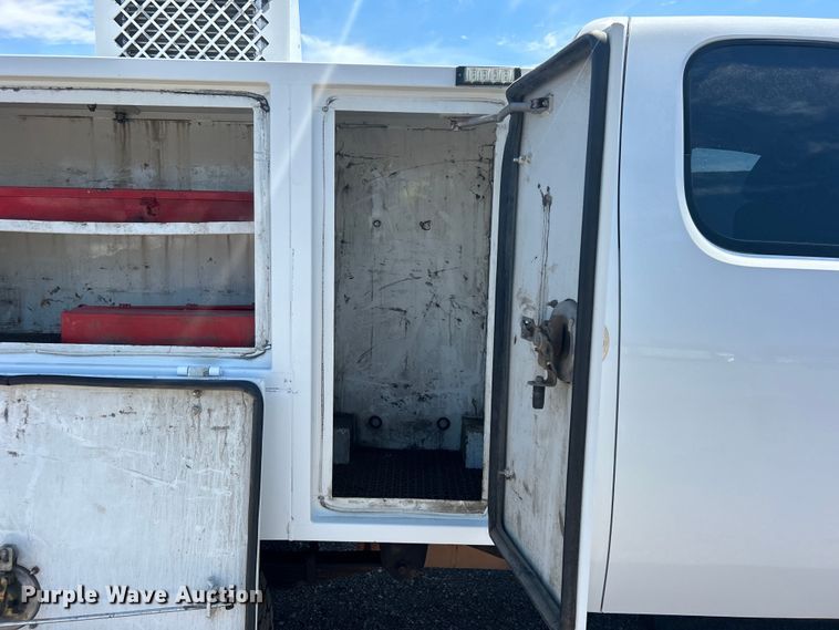 image for item EG0902 2013 Chevrolet  Silverado 2500HD Ext. Cab utility bed pickup truck