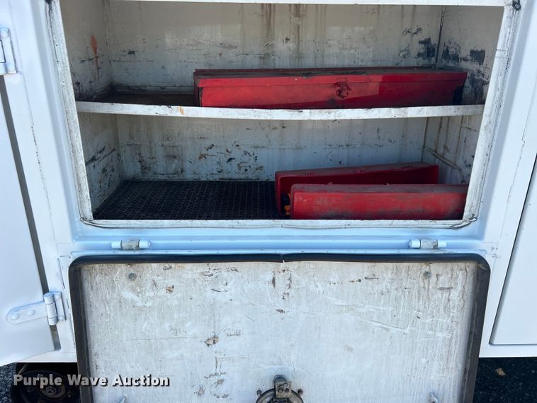 image for item EG0902 2013 Chevrolet  Silverado 2500HD Ext. Cab utility bed pickup truck