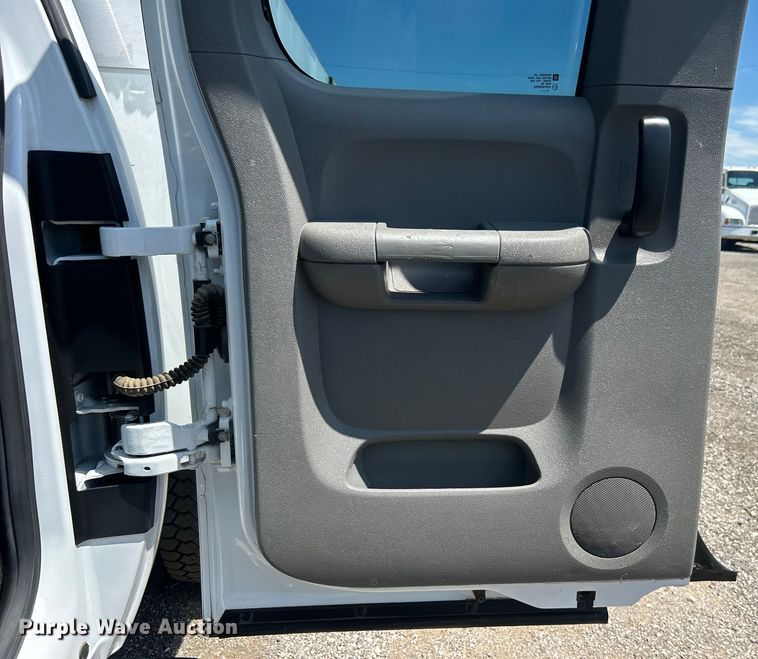 image for item EG0902 2013 Chevrolet  Silverado 2500HD Ext. Cab utility bed pickup truck