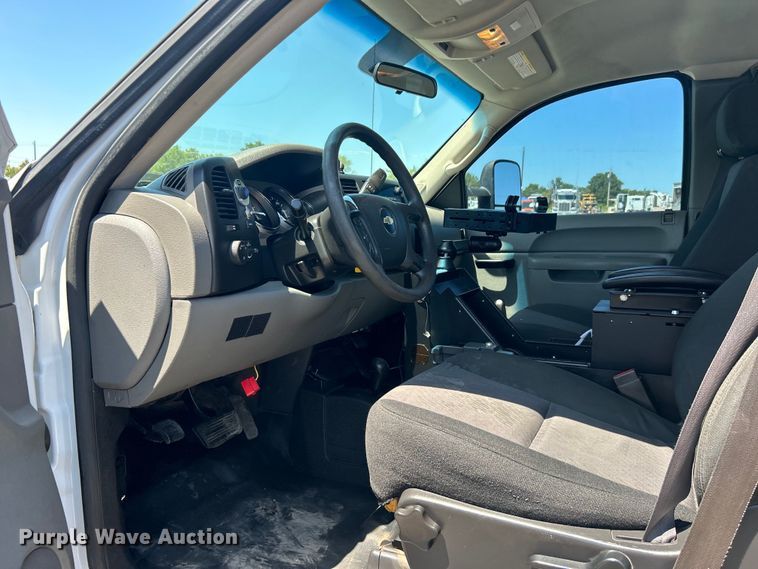 image for item EG0902 2013 Chevrolet  Silverado 2500HD Ext. Cab utility bed pickup truck