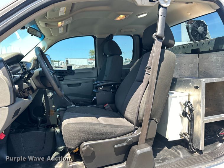 image for item EG0902 2013 Chevrolet  Silverado 2500HD Ext. Cab utility bed pickup truck