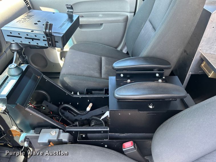 image for item EG0902 2013 Chevrolet  Silverado 2500HD Ext. Cab utility bed pickup truck