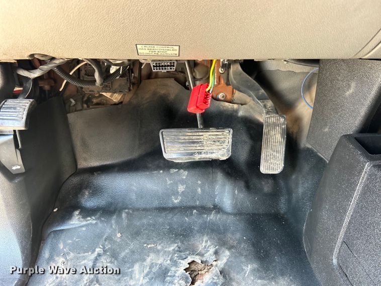 image for item EG0902 2013 Chevrolet  Silverado 2500HD Ext. Cab utility bed pickup truck