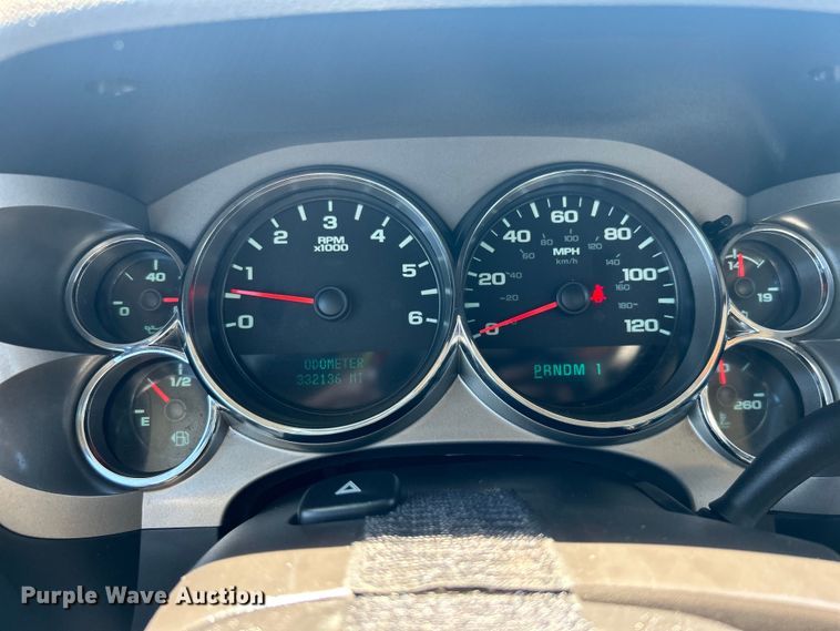 image for item EG0902 2013 Chevrolet  Silverado 2500HD Ext. Cab utility bed pickup truck