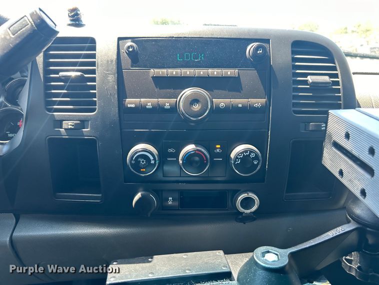 image for item EG0902 2013 Chevrolet  Silverado 2500HD Ext. Cab utility bed pickup truck