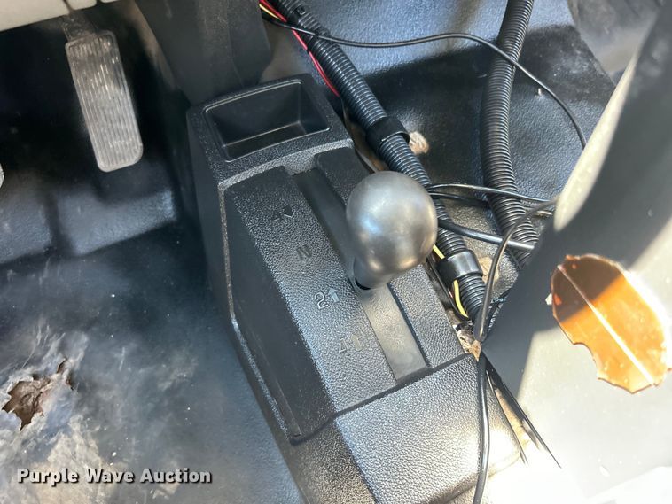 image for item EG0902 2013 Chevrolet  Silverado 2500HD Ext. Cab utility bed pickup truck