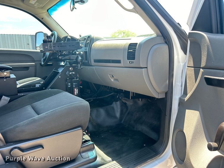 image for item EG0902 2013 Chevrolet  Silverado 2500HD Ext. Cab utility bed pickup truck