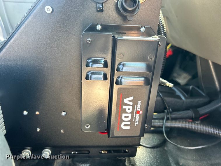 image for item EG0902 2013 Chevrolet  Silverado 2500HD Ext. Cab utility bed pickup truck