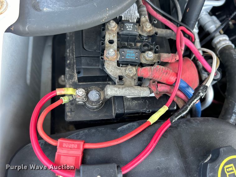 image for item EG0902 2013 Chevrolet  Silverado 2500HD Ext. Cab utility bed pickup truck