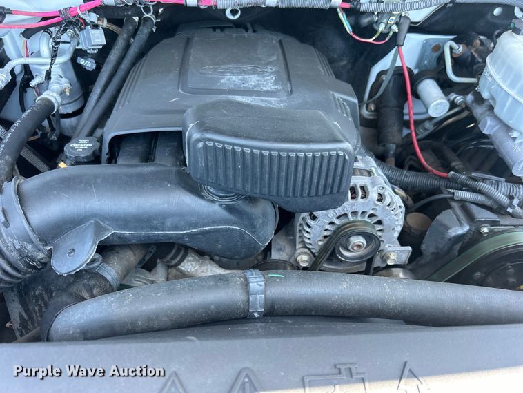 image for item EG0902 2013 Chevrolet  Silverado 2500HD Ext. Cab utility bed pickup truck