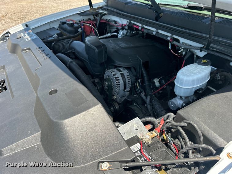 image for item EG0902 2013 Chevrolet  Silverado 2500HD Ext. Cab utility bed pickup truck