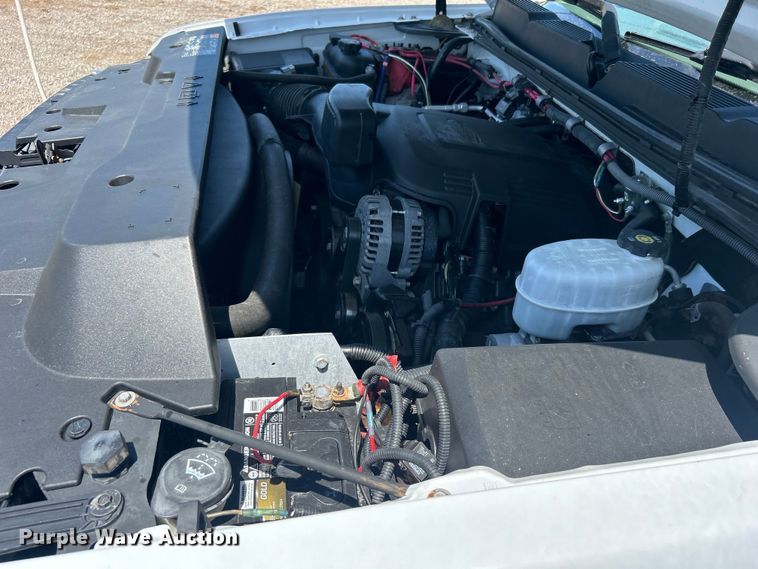 image for item EG0902 2013 Chevrolet  Silverado 2500HD Ext. Cab utility bed pickup truck