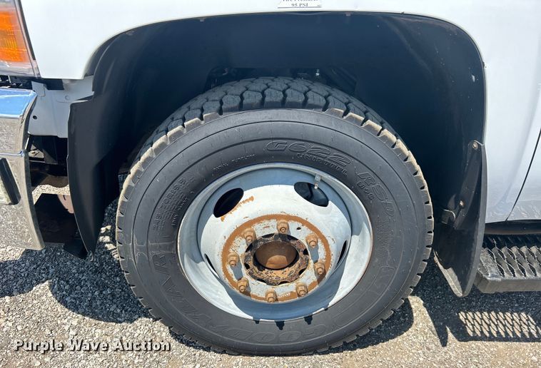 image for item EG0902 2013 Chevrolet  Silverado 2500HD Ext. Cab utility bed pickup truck