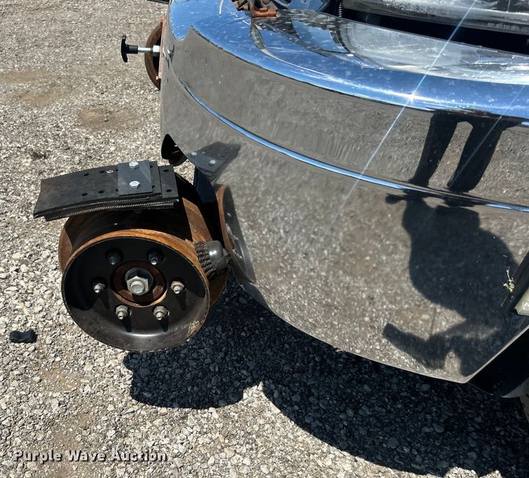 image for item EG0902 2013 Chevrolet  Silverado 2500HD Ext. Cab utility bed pickup truck