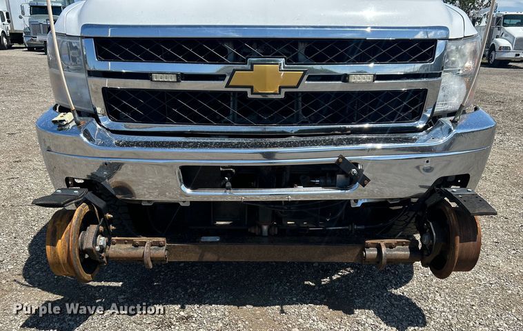 image for item EG0902 2013 Chevrolet  Silverado 2500HD Ext. Cab utility bed pickup truck