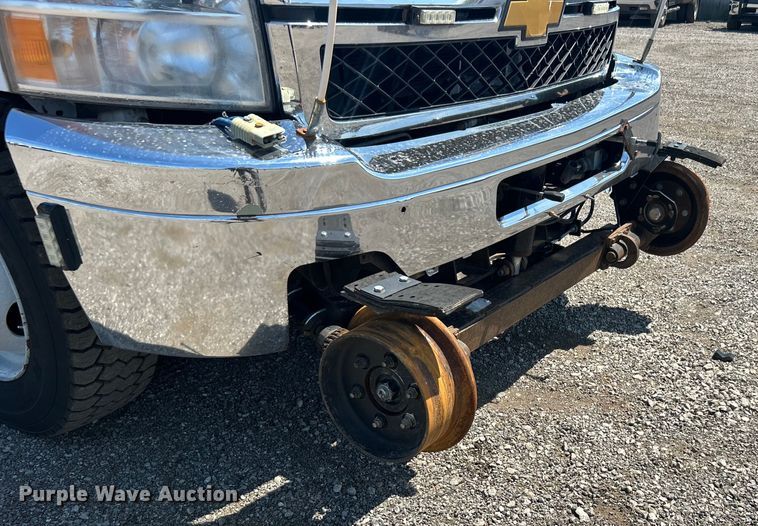 image for item EG0902 2013 Chevrolet  Silverado 2500HD Ext. Cab utility bed pickup truck