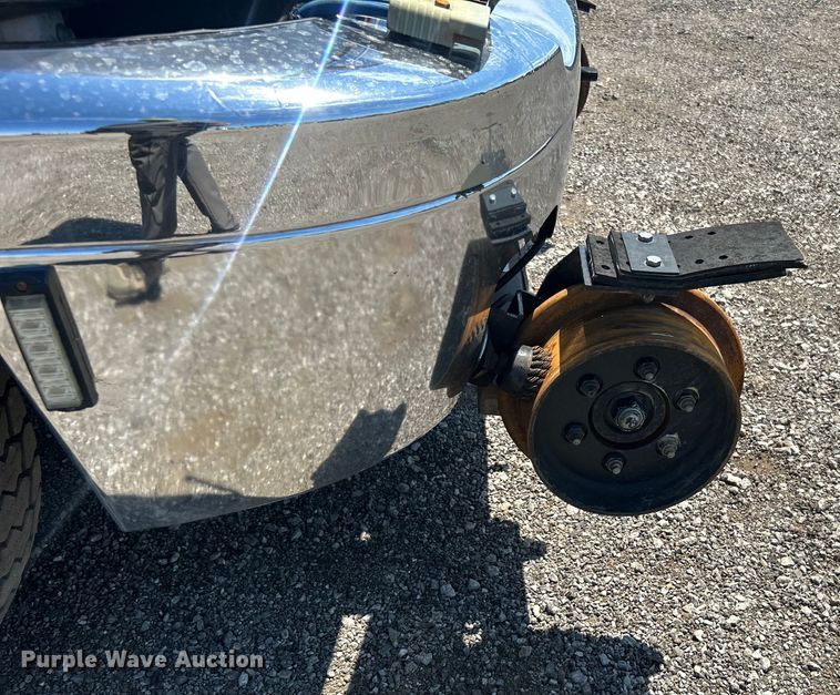 image for item EG0902 2013 Chevrolet  Silverado 2500HD Ext. Cab utility bed pickup truck